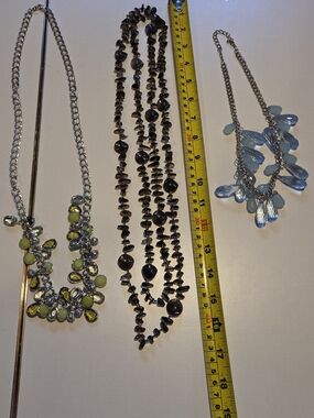 Silver Chain Necklace with Light Blue Teardrop Stones - Unbranded - Lot 9